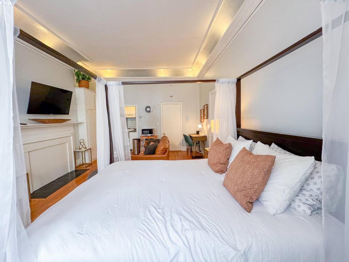 Brownstone Oversized Furnished In Back Bay * Boston