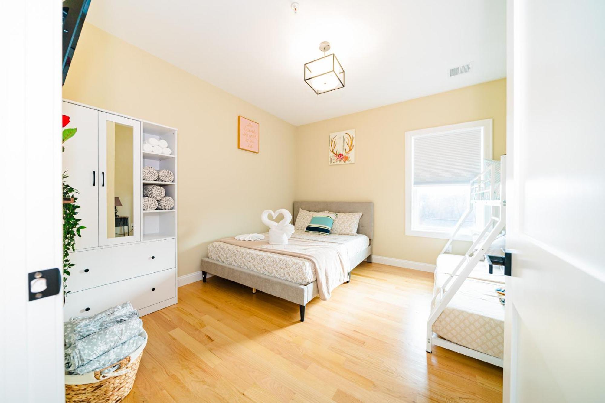 Apartment 60-3 3Br Boston - Sleek Apt Near Wollaston Beach *
