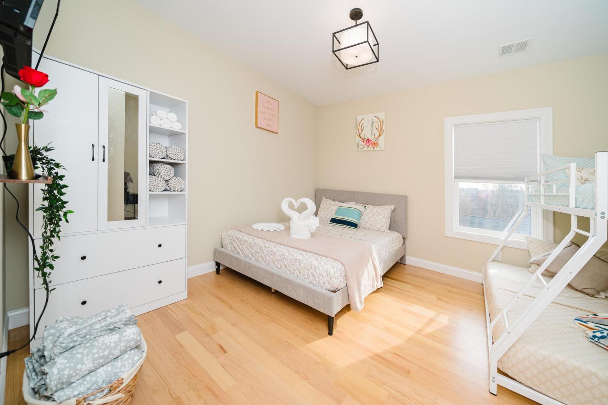 Apartment 60-3 3Br Boston - Sleek Apt Near Wollaston Beach