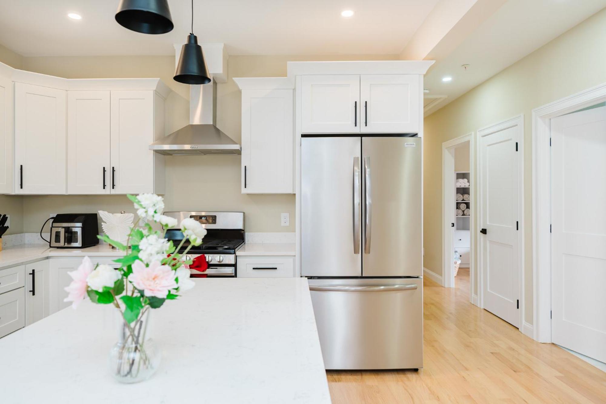 Apartment 60-3 3Br Boston - Sleek Apt Near Wollaston Beach Boston