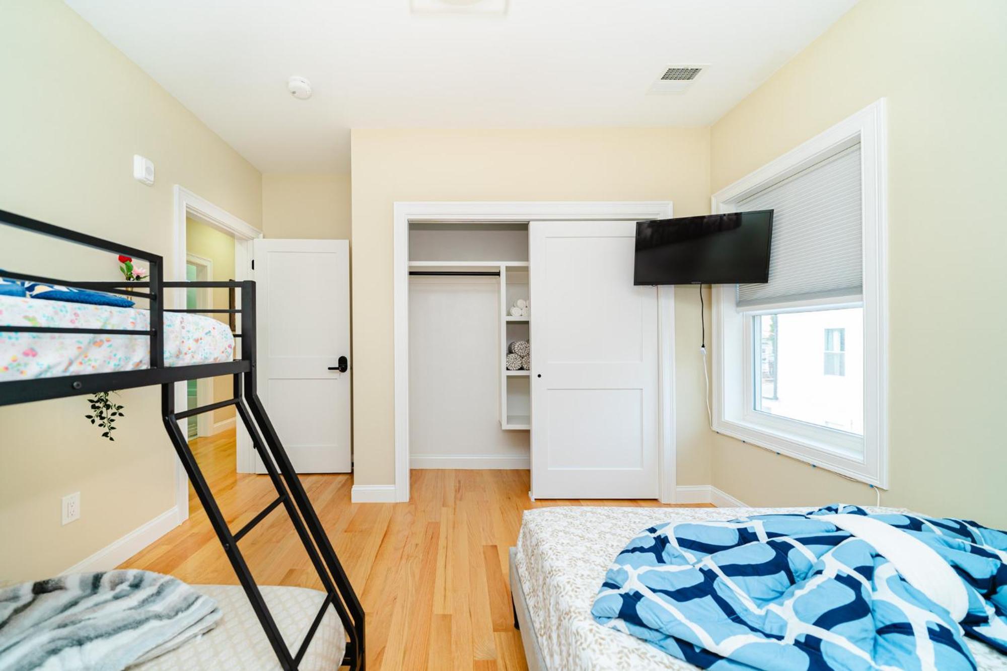 Apartment 60-3 3Br Boston - Sleek Apt Near Wollaston Beach *