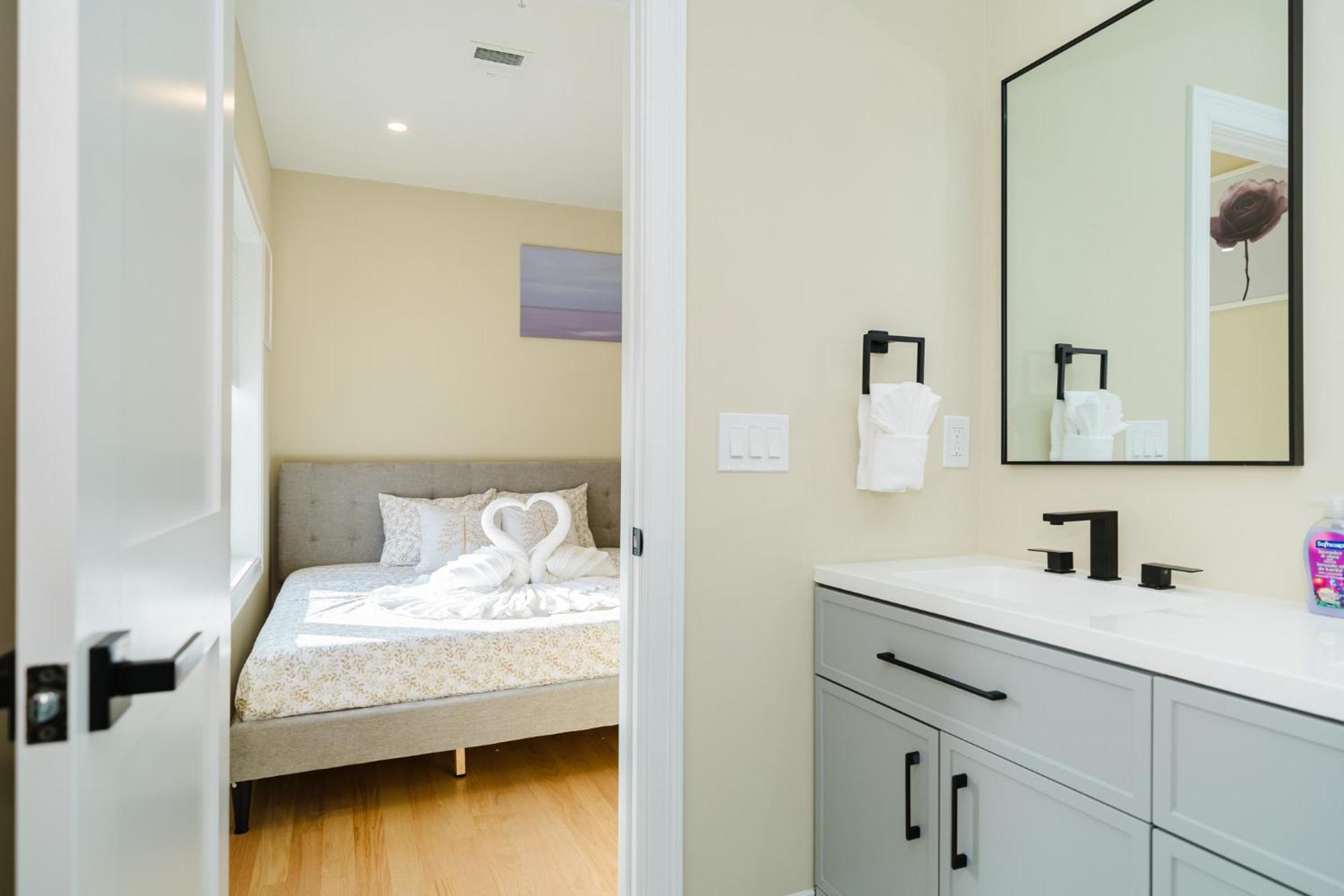 Apartment 60-3 3Br Boston - Sleek Apt Near Wollaston Beach *