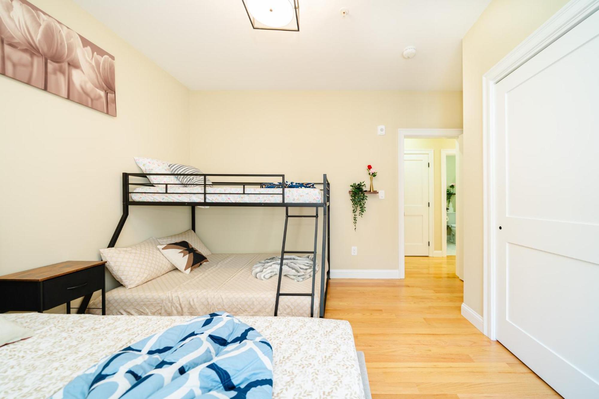Apartment 60-3 3Br Boston - Sleek Apt Near Wollaston Beach Boston