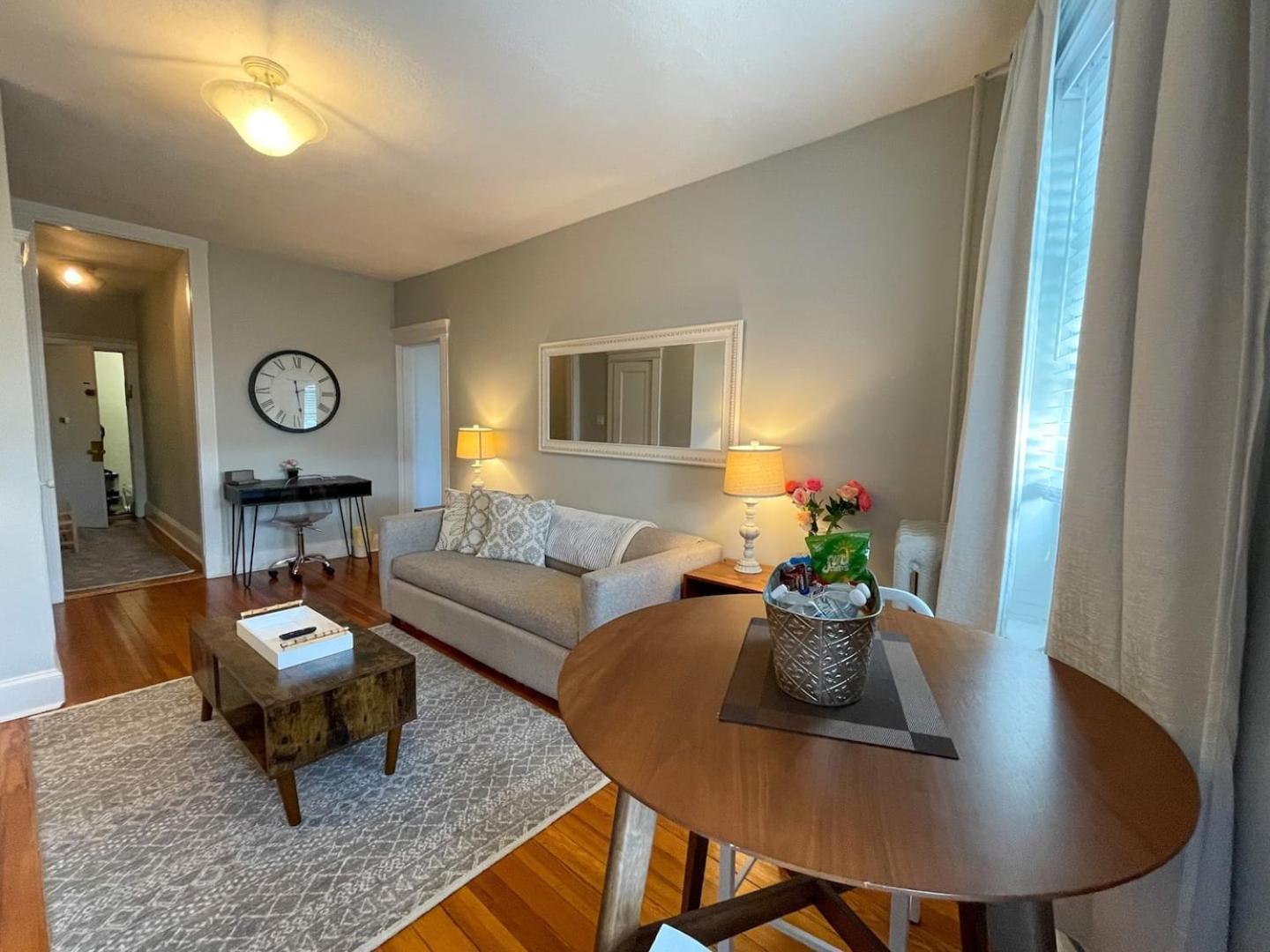 Sun-filled 1b 1ba W Views Near Public Trans * Boston