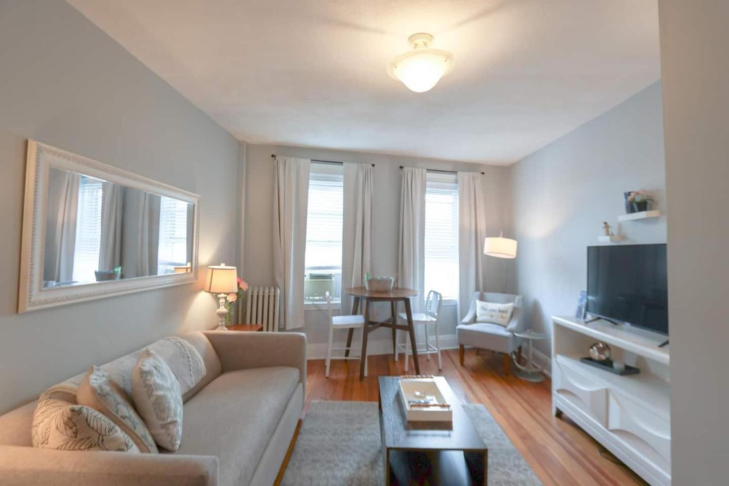 Apartment Sun-filled 1b 1ba W Views Near Public Trans