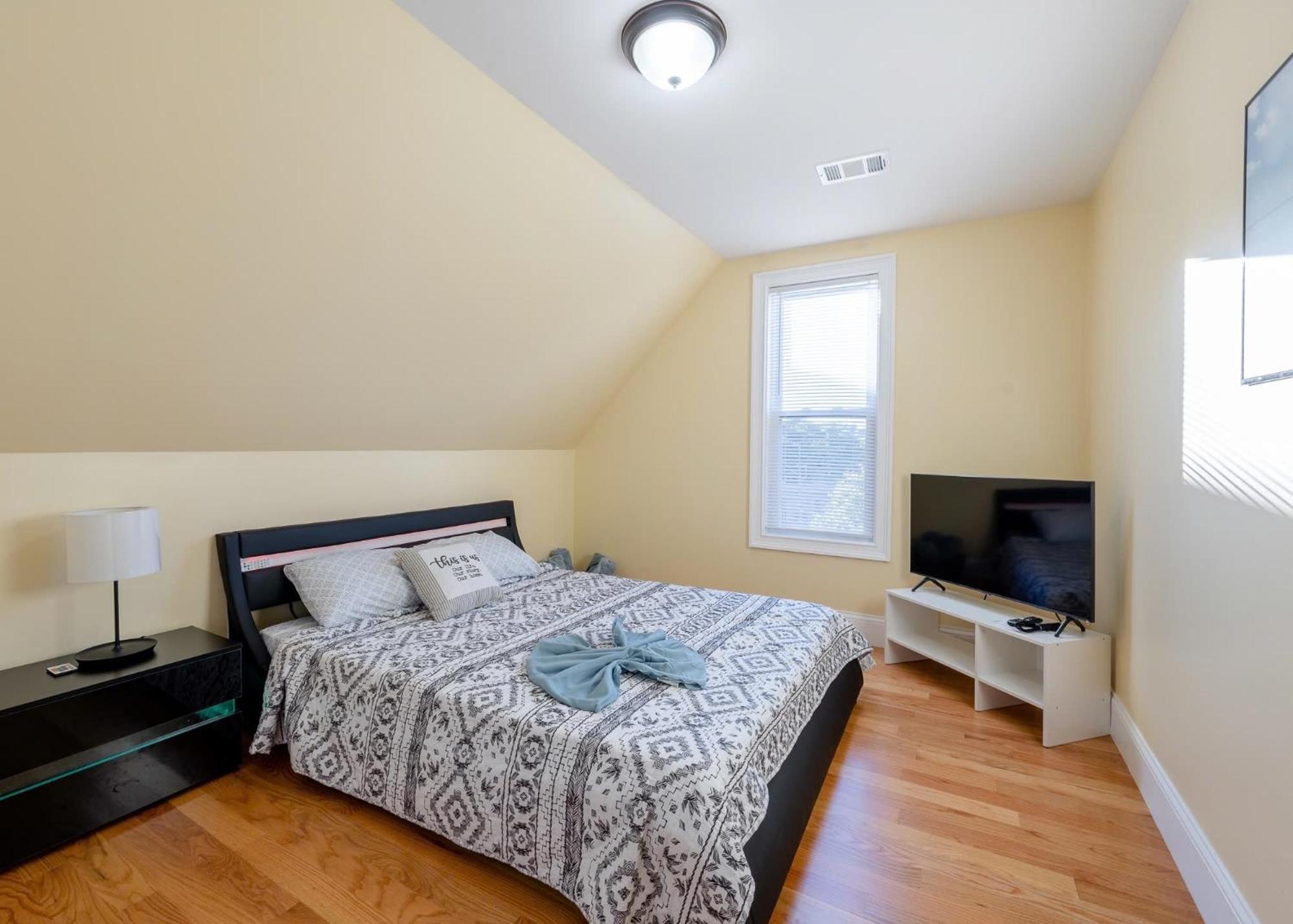 Apartment 233-3 4Br Boston - Peaceful Escape Near Downtown *