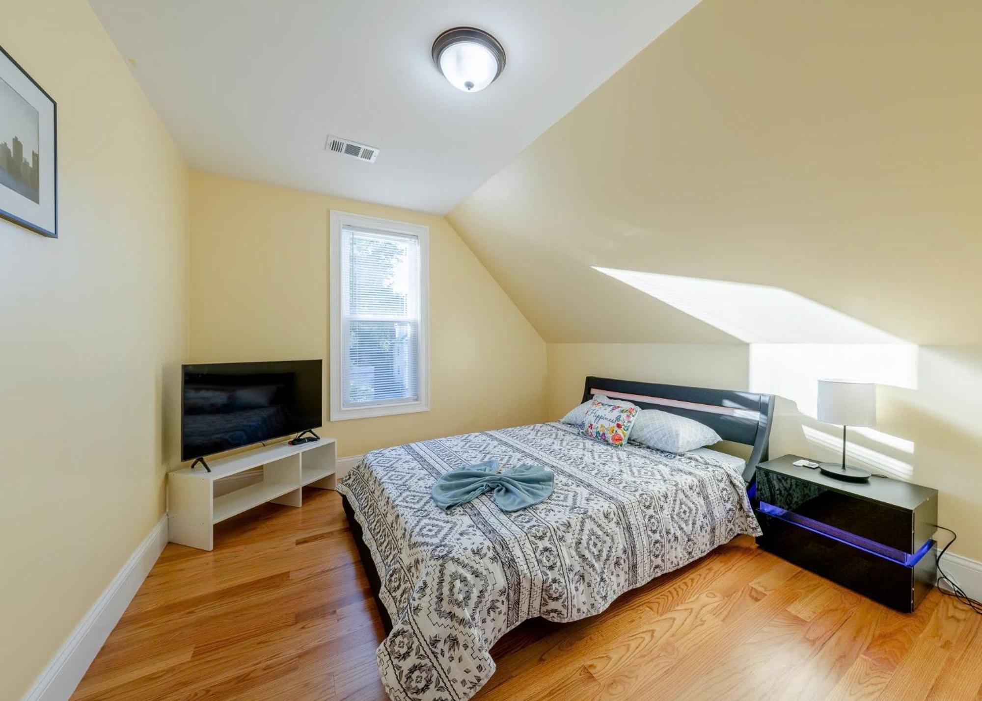 Apartment 233-3 4Br Boston - Peaceful Escape Near Downtown