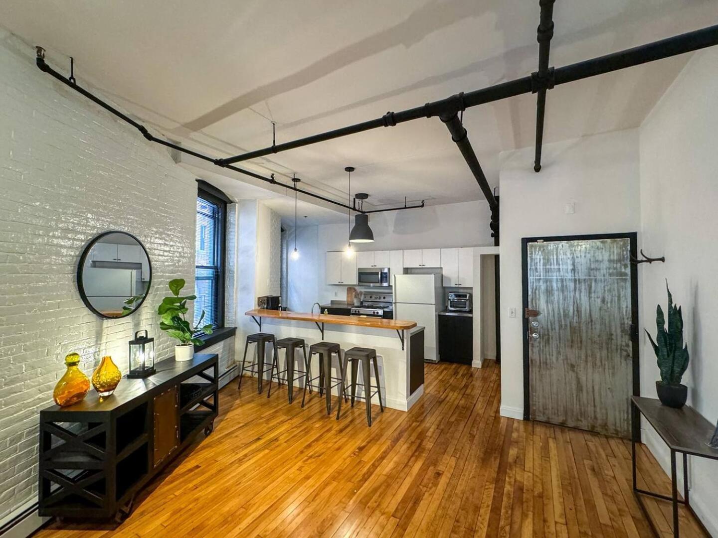 Open Concept 2 Bed Loft In Back Bay Apartment Boston