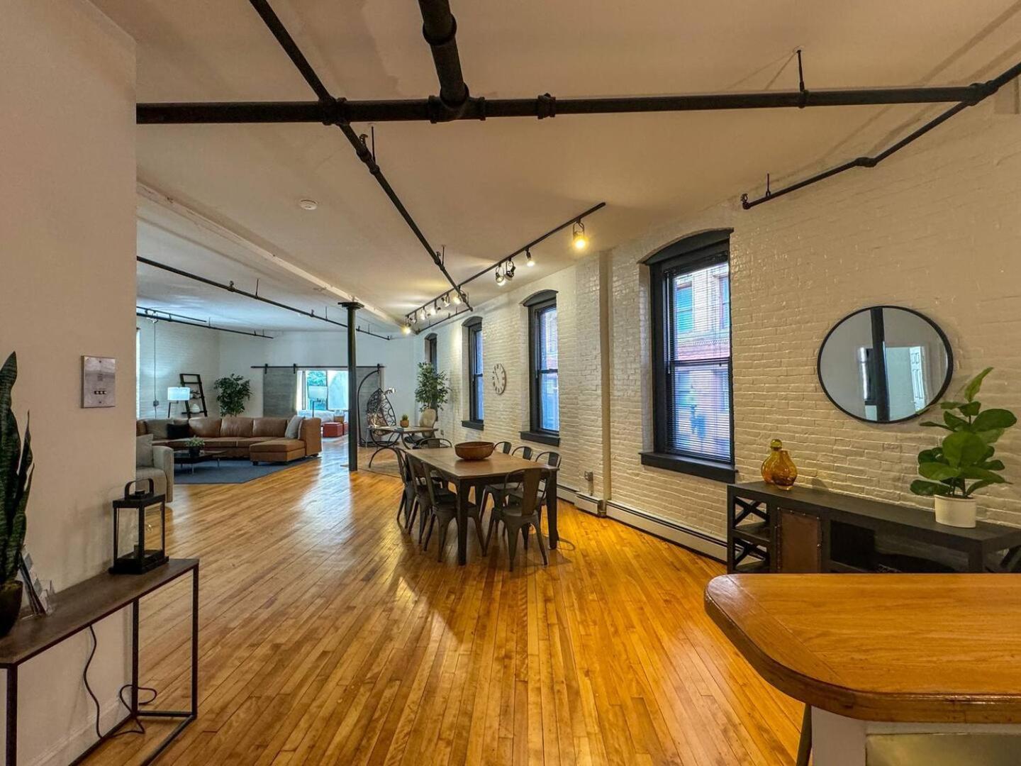 Open Concept 2 Bed Loft In Back Bay *