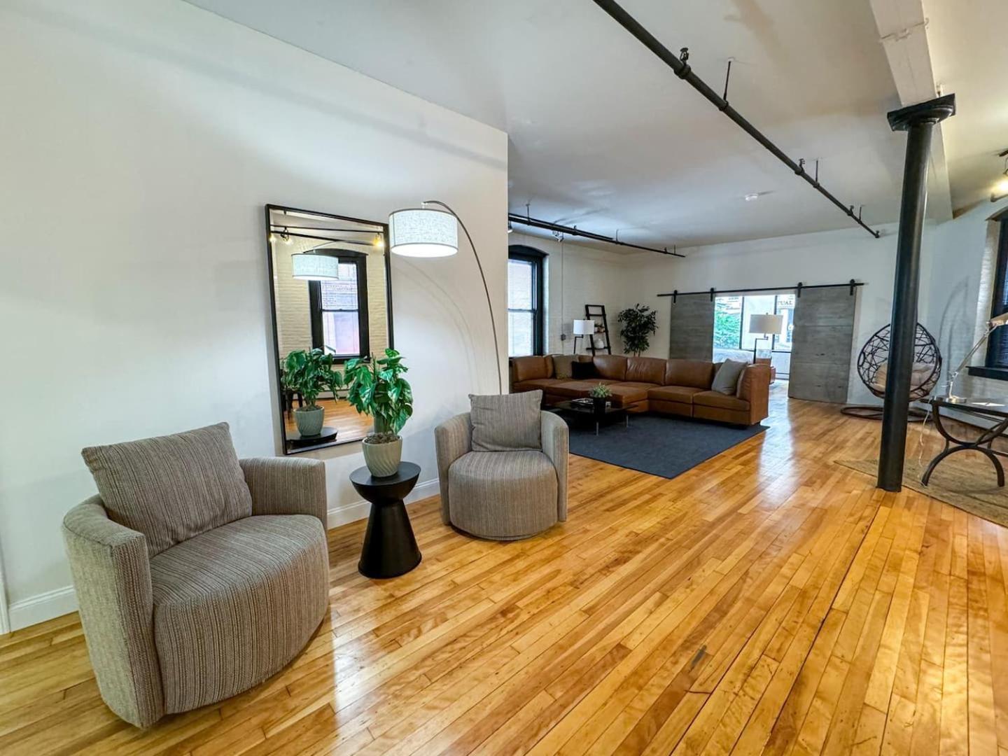 Open Concept 2 Bed Loft In Back Bay