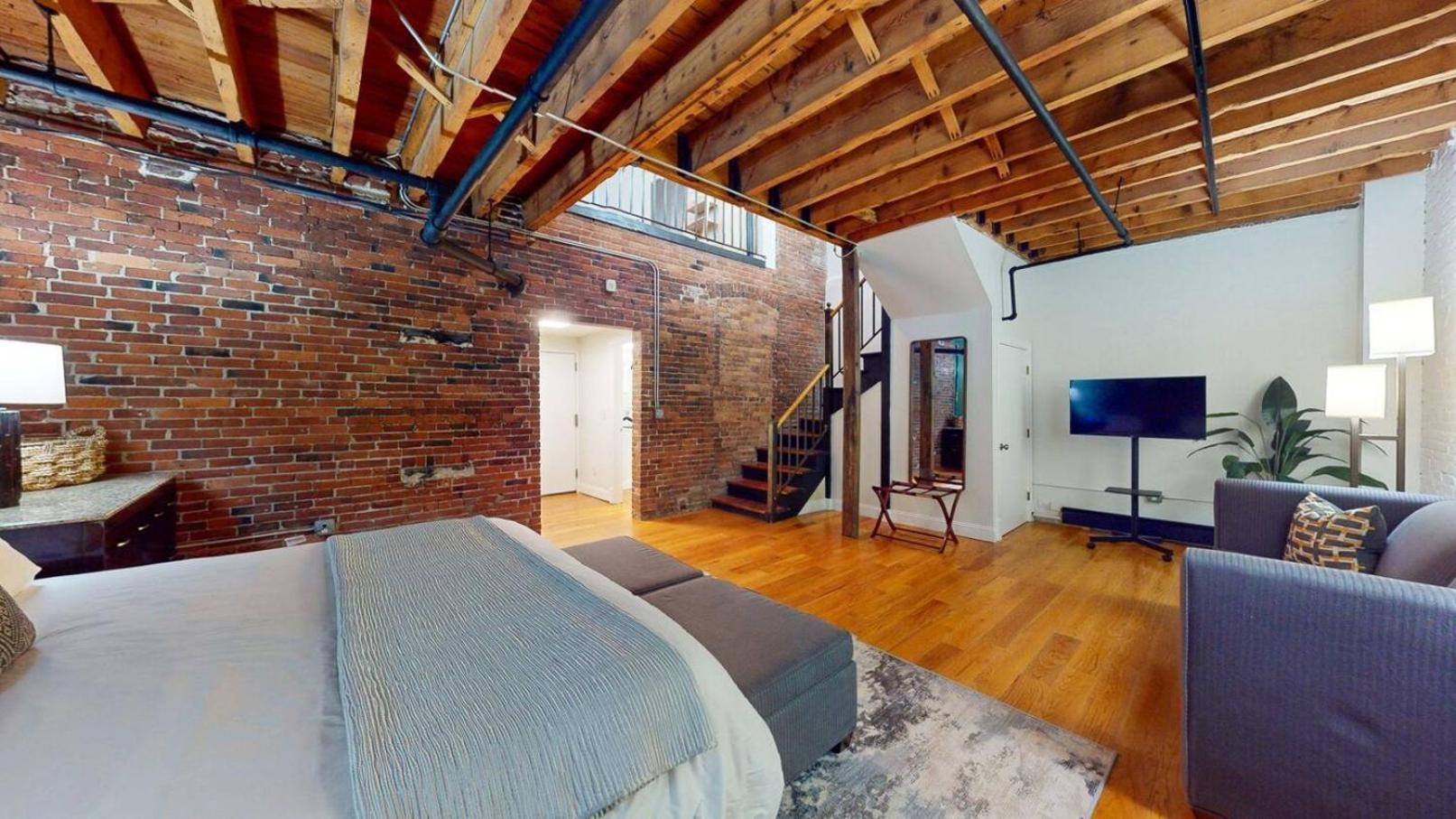 The Tea Party Apartment *