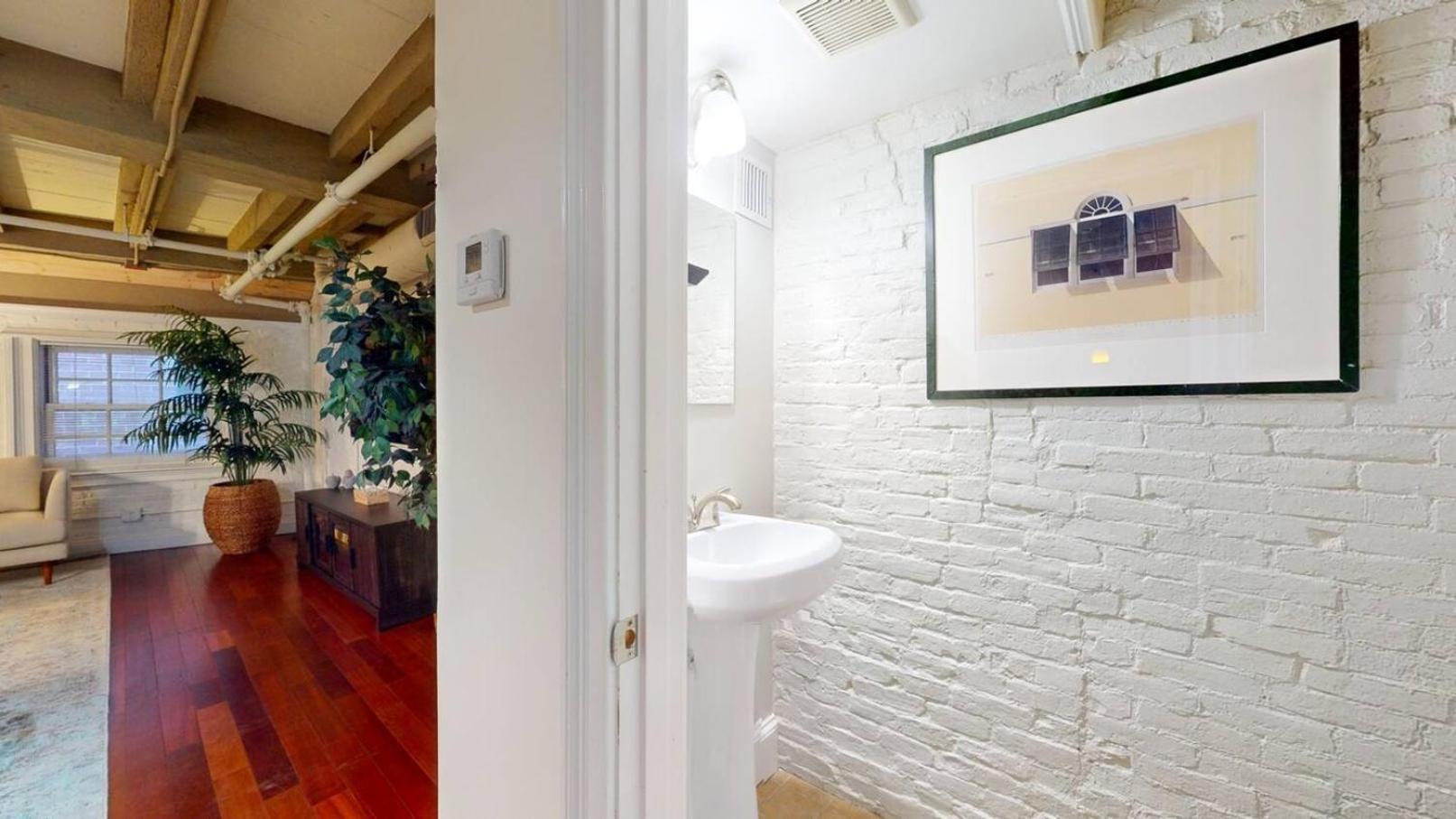 Apartment Tri-level, Skylighted, Faneuil Hallquincy Market Boston