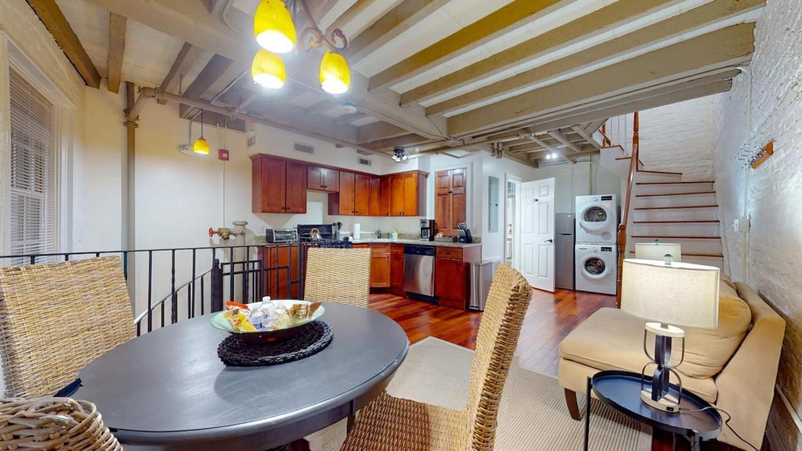 Apartment Tri-level, Skylighted, Faneuil Hallquincy Market