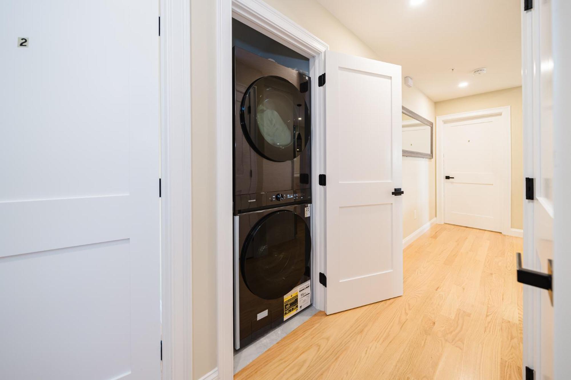 60-2 Newly Built & Lovely In Apartment *