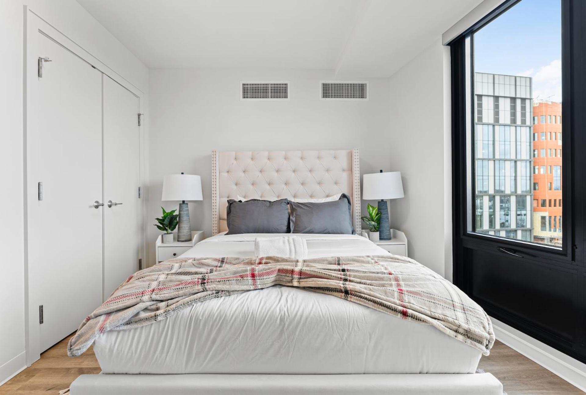 Apartment Furnished Luxury Next To Harvard Stadium