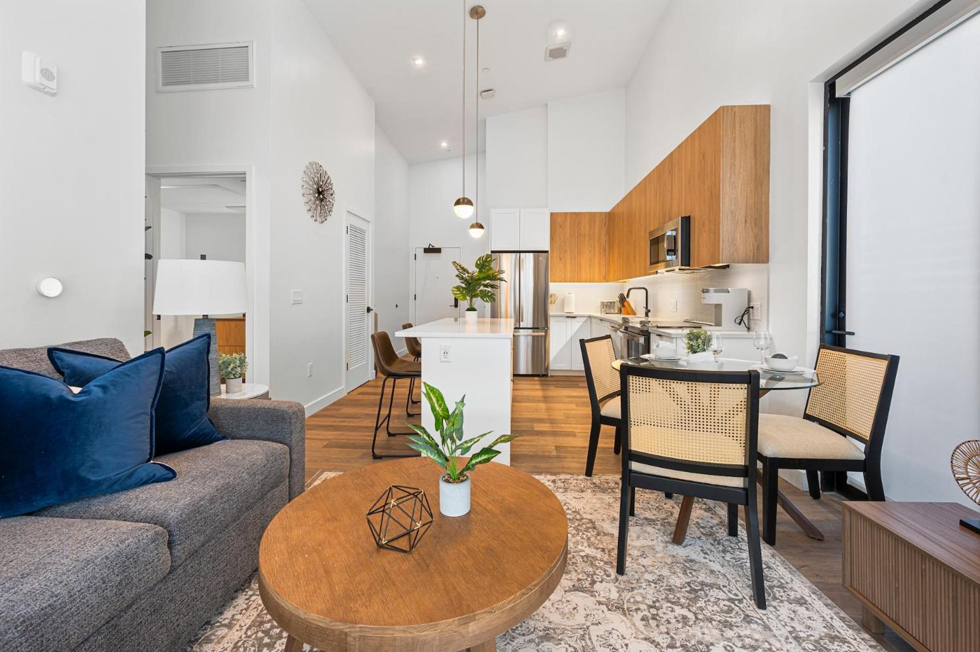 Luxury Furnished Near Logan Airport Apartment *