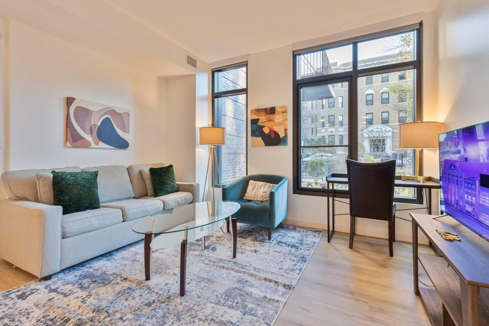 Gorgeous With Kitchen-idl-347 Boston