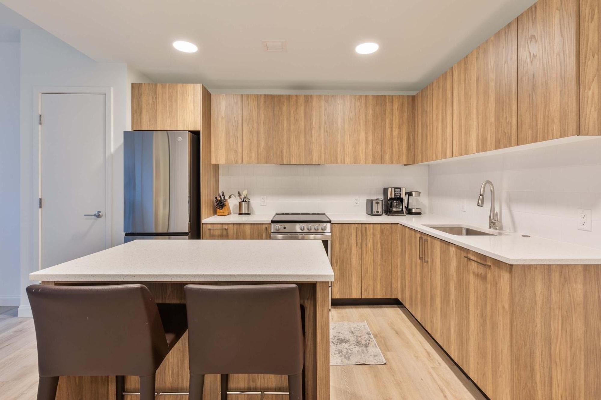 Gorgeous With Kitchen-idl-347 *