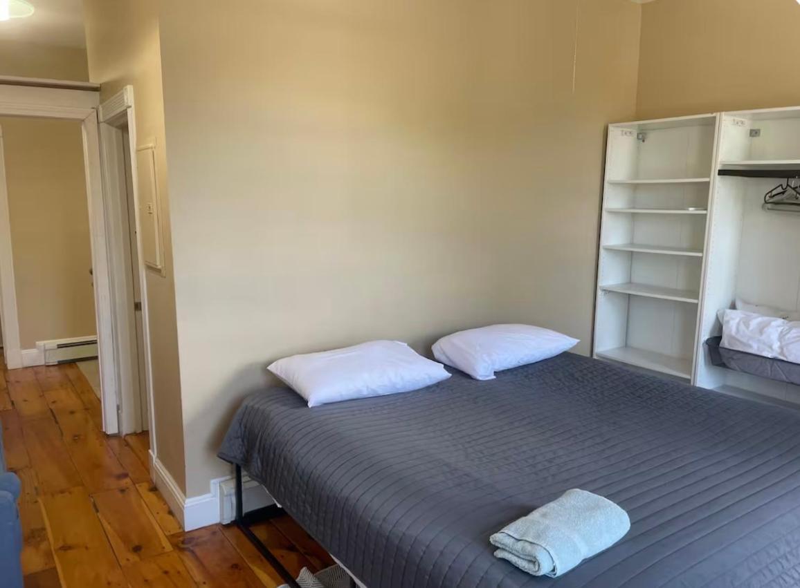 Charming Two-bedroom In Apartment *
