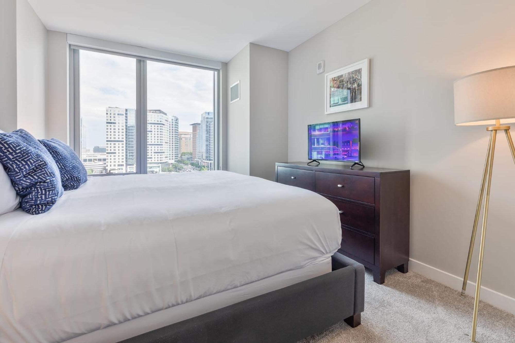Bright Downtown With Gym Apartment Boston