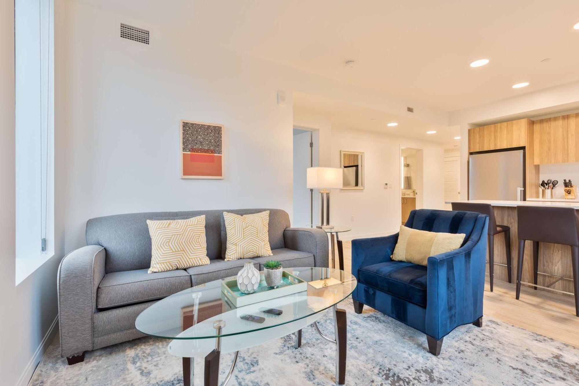 Gorgeous With Kitchen-idl-332 Boston