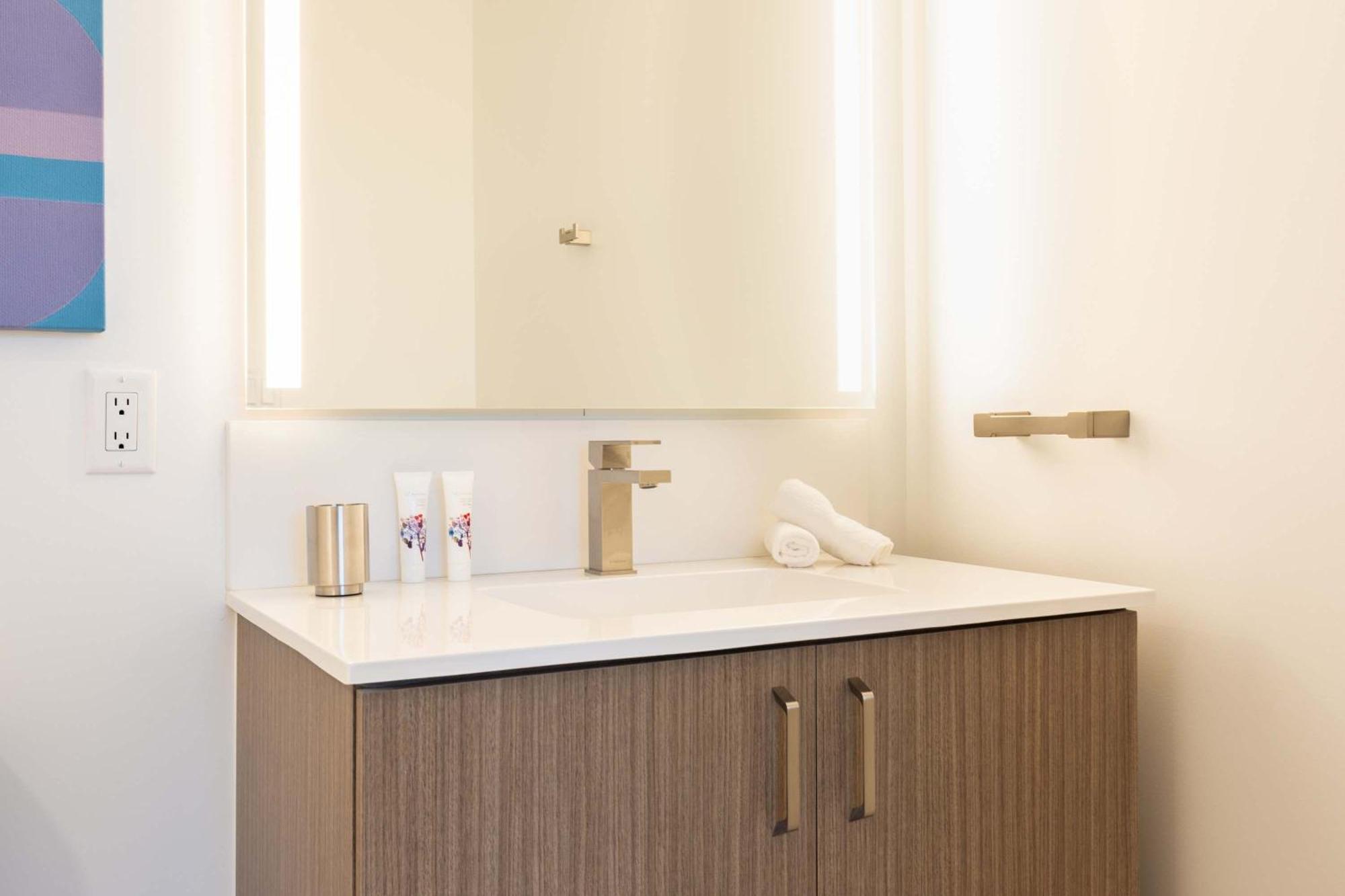 Apartment Gorgeous With Kitchen-idl-332 Boston