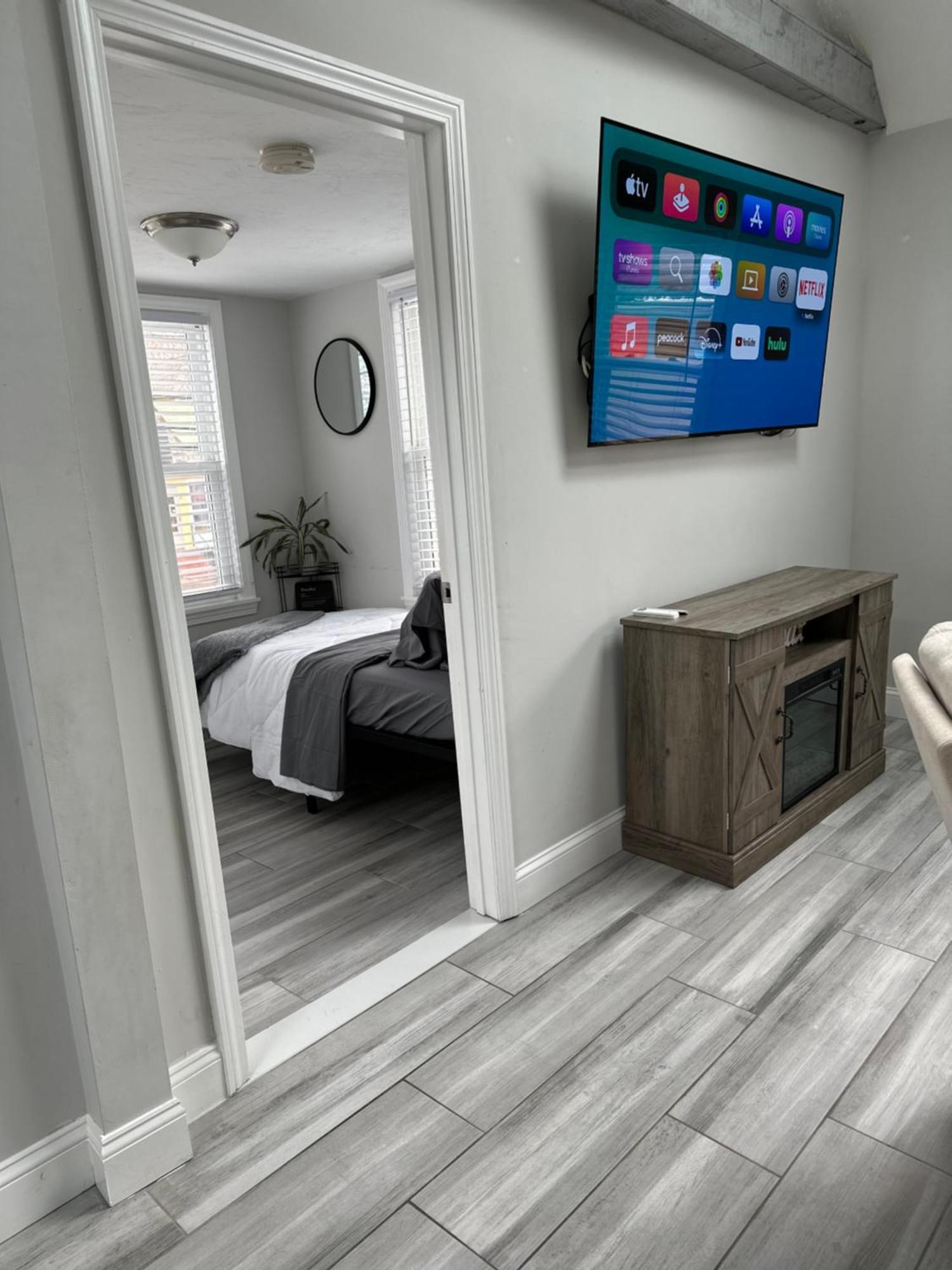 Stylish 2nd Floor Unit, Are Going To It!