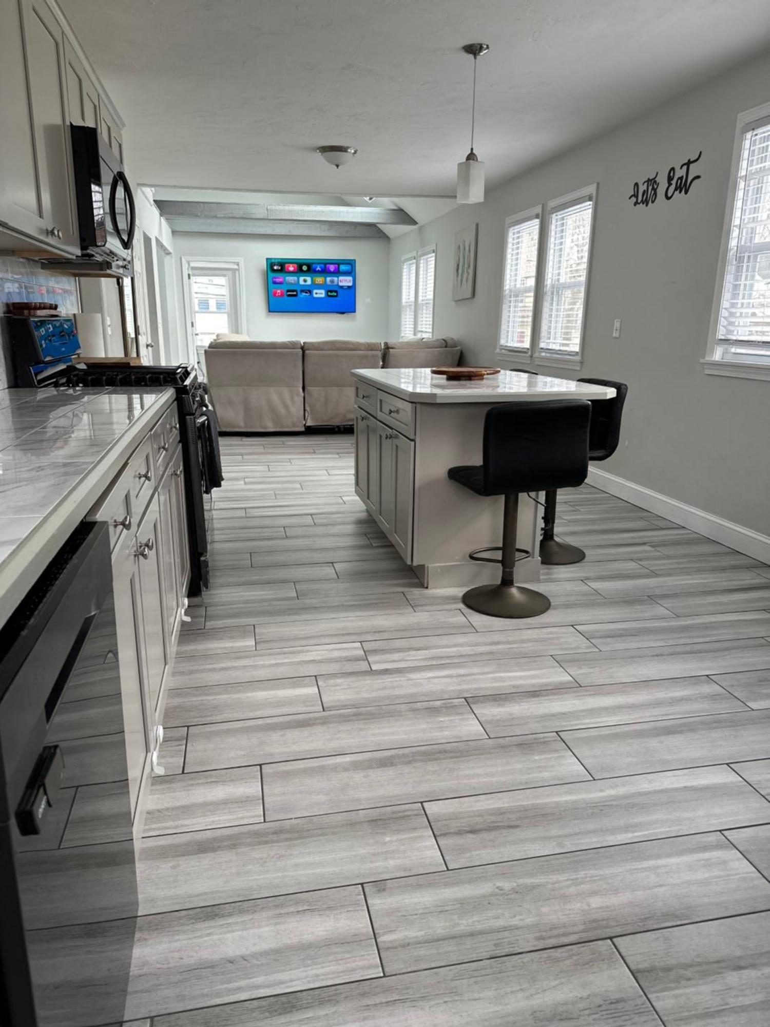 Apartment Stylish 2nd Floor Unit, Are Going To It! *
