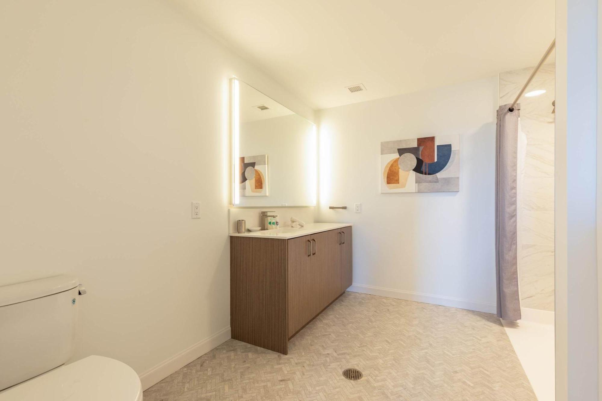 Luxury With Kitchen And Gym