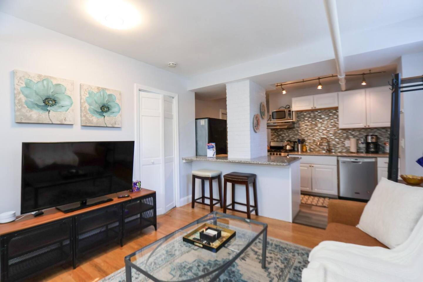 Allston 2br Retreat W Private Entrance & Comfort Apartment Boston