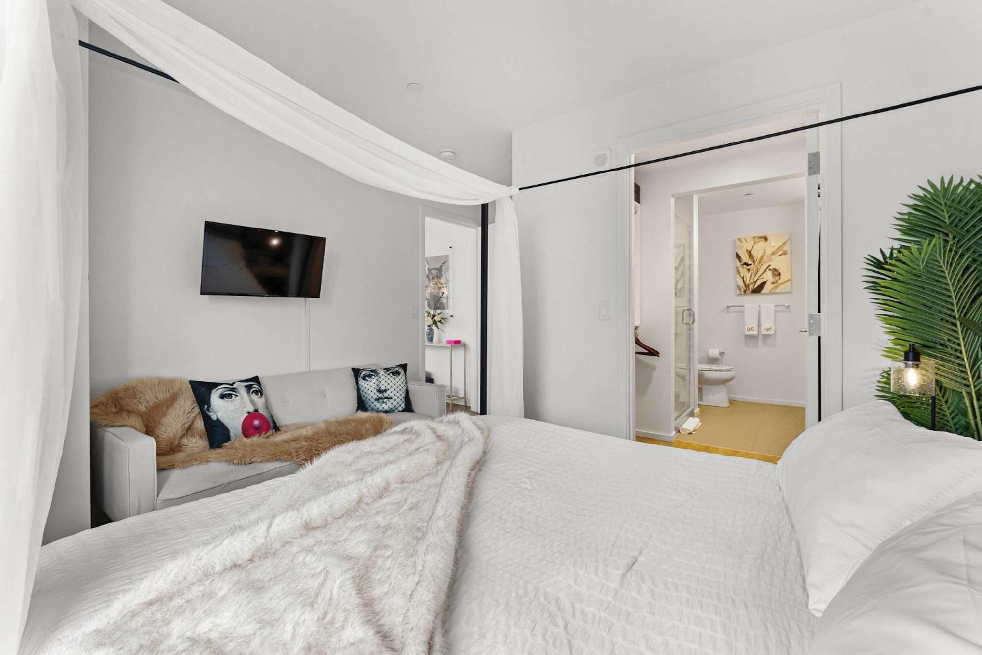 The Dazzling Two-bedroom Two-bath In South End * Boston