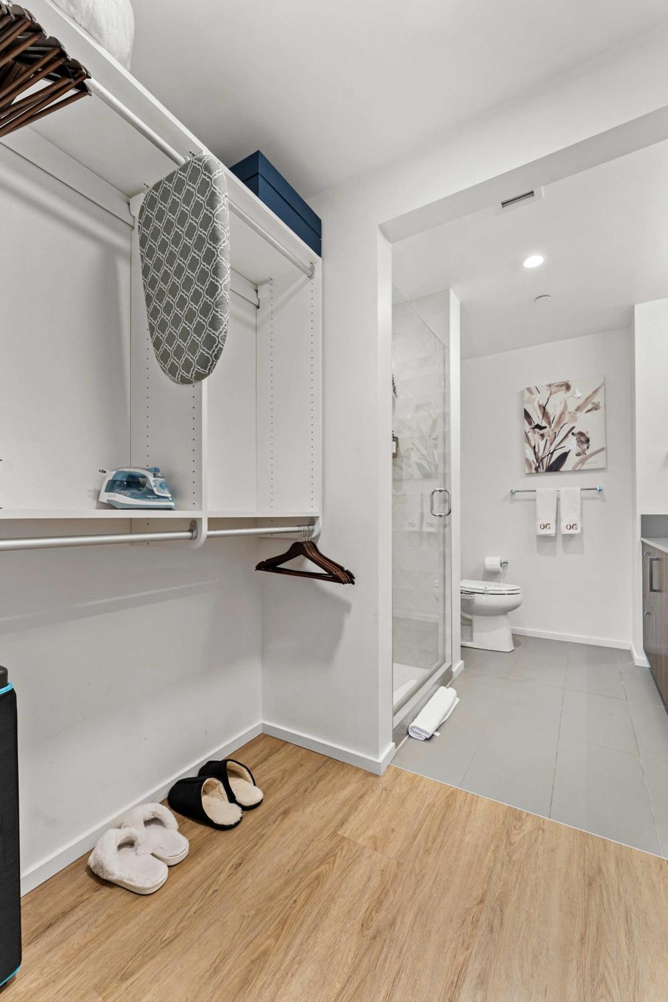 The Dazzling Two-bedroom Two-bath In South End Apartamento