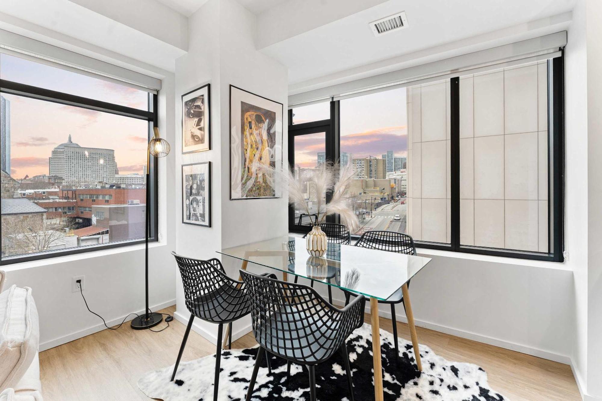 The Dazzling Two-bedroom Two-bath In South End Apartamento *