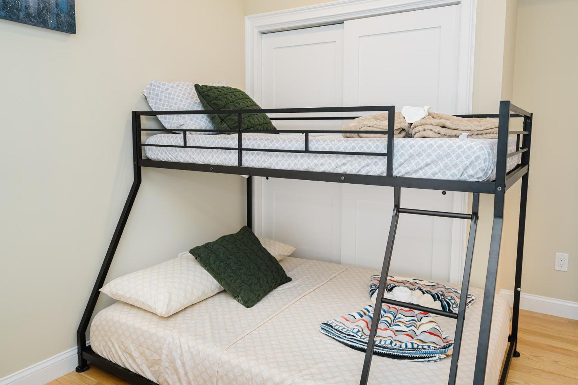 Apartment 60-2 New Renovated Boston