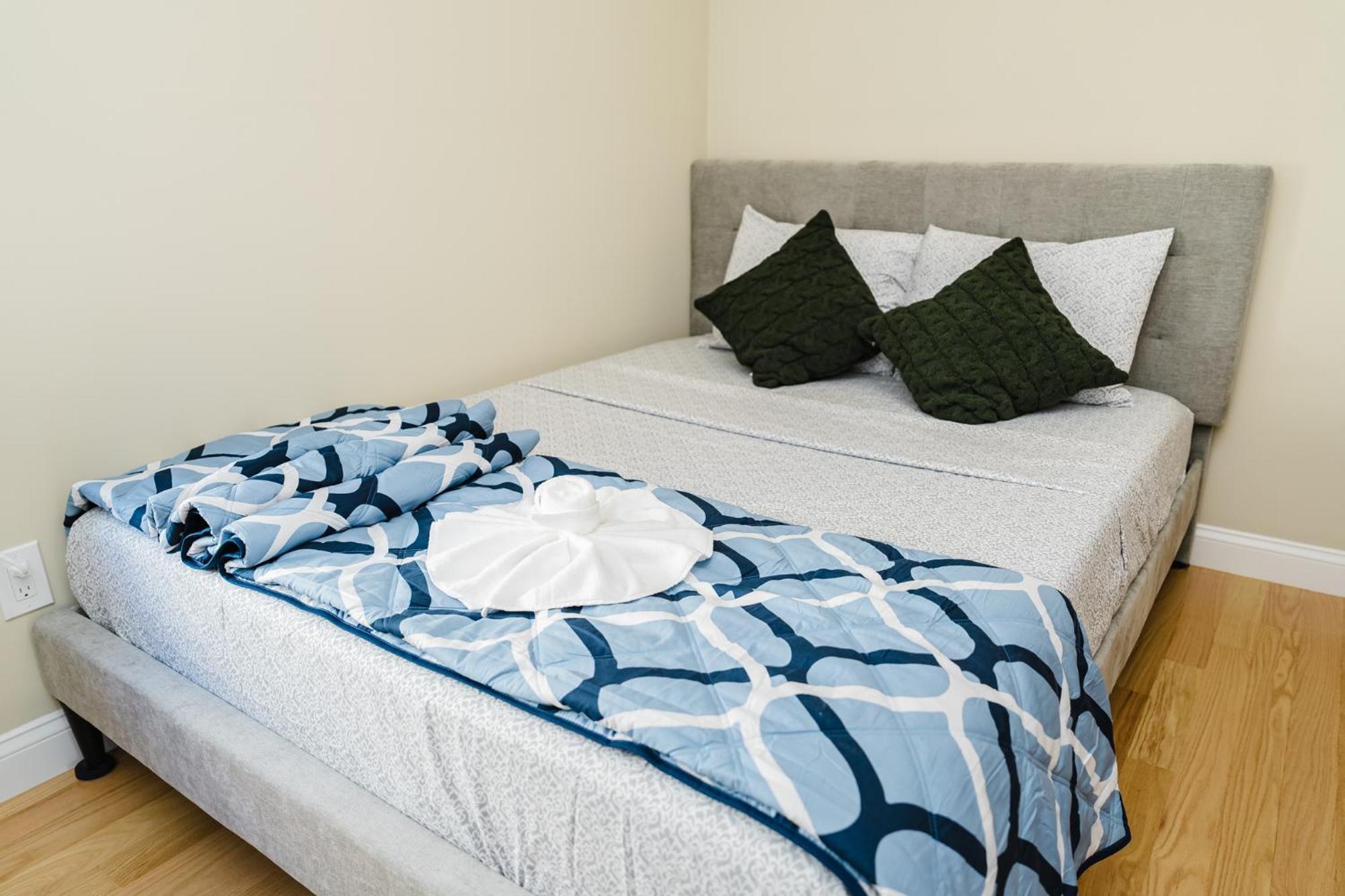 Apartment 60-2 New Renovated