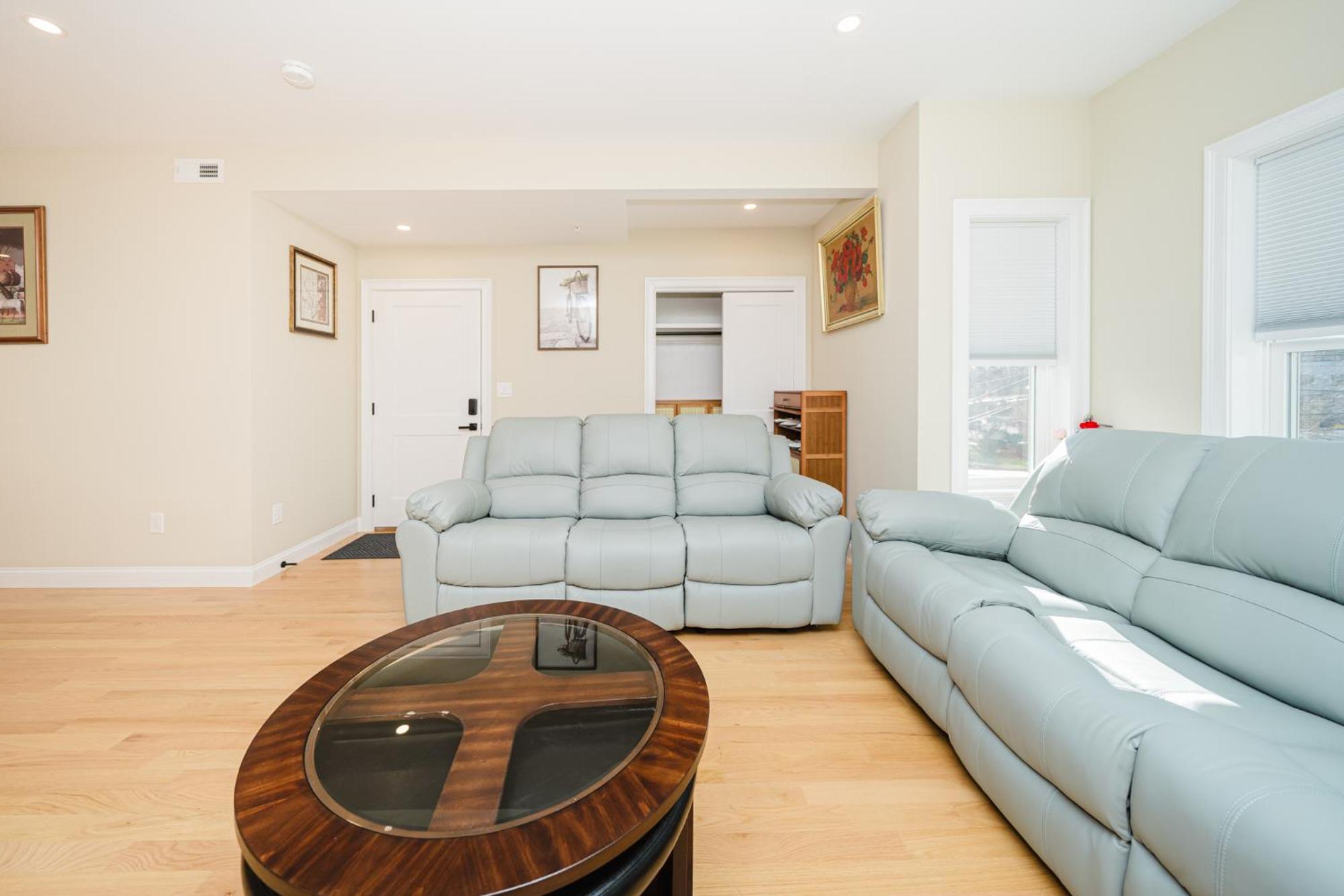60-2 New Renovated Apartment *