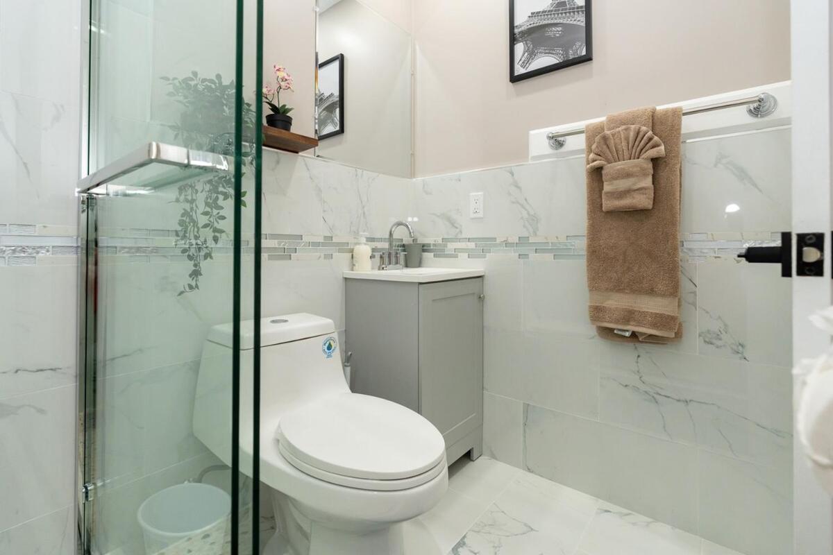 558-1 3Br Boston - Renovated Nest Near Aquarium * Boston
