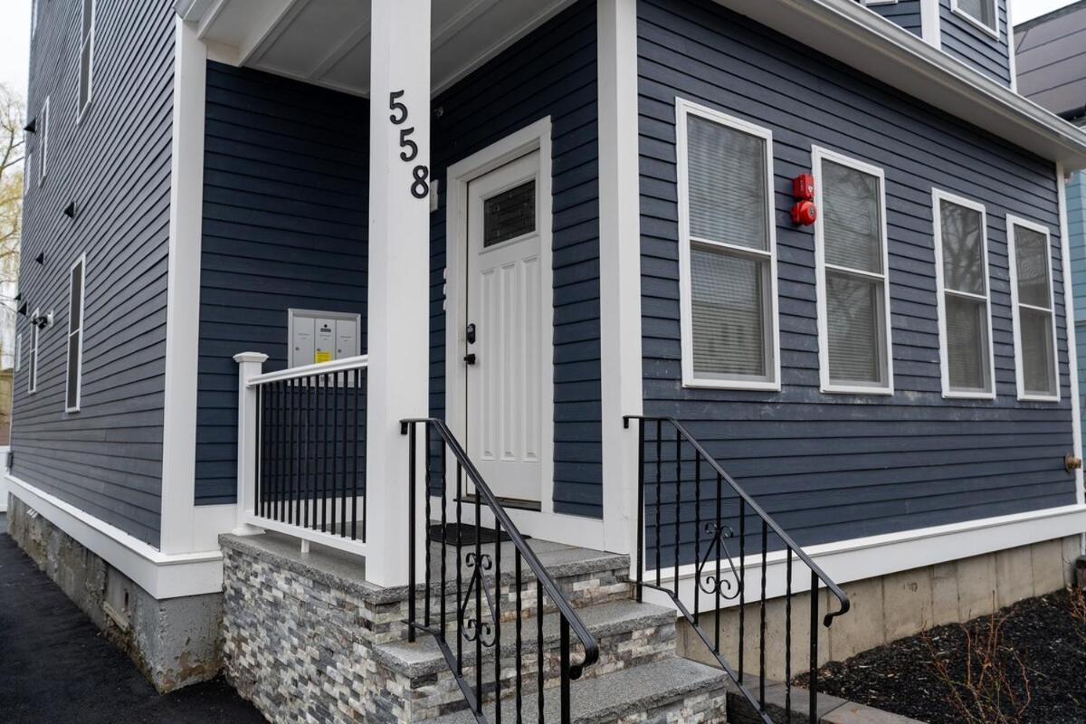558-1 3Br Boston - Renovated Nest Near Aquarium * Boston