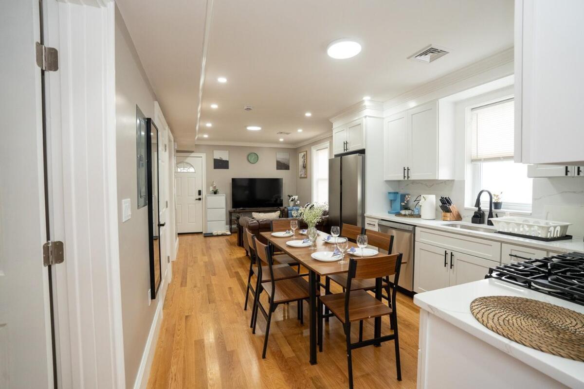 558-1 3Br Boston - Renovated Nest Near Aquarium * Boston