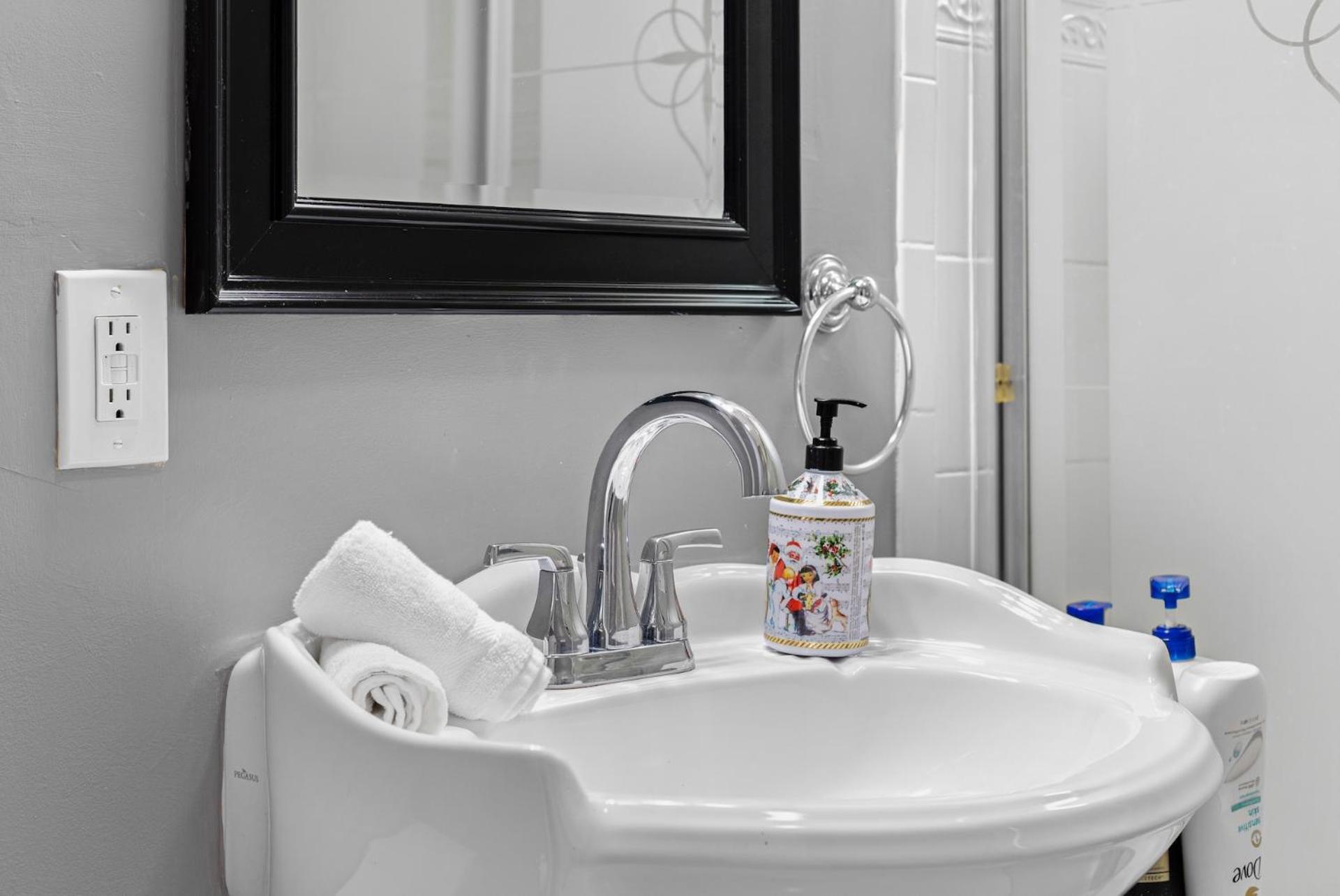 Apartment Spacious Near Ashmont - Evonify Boston