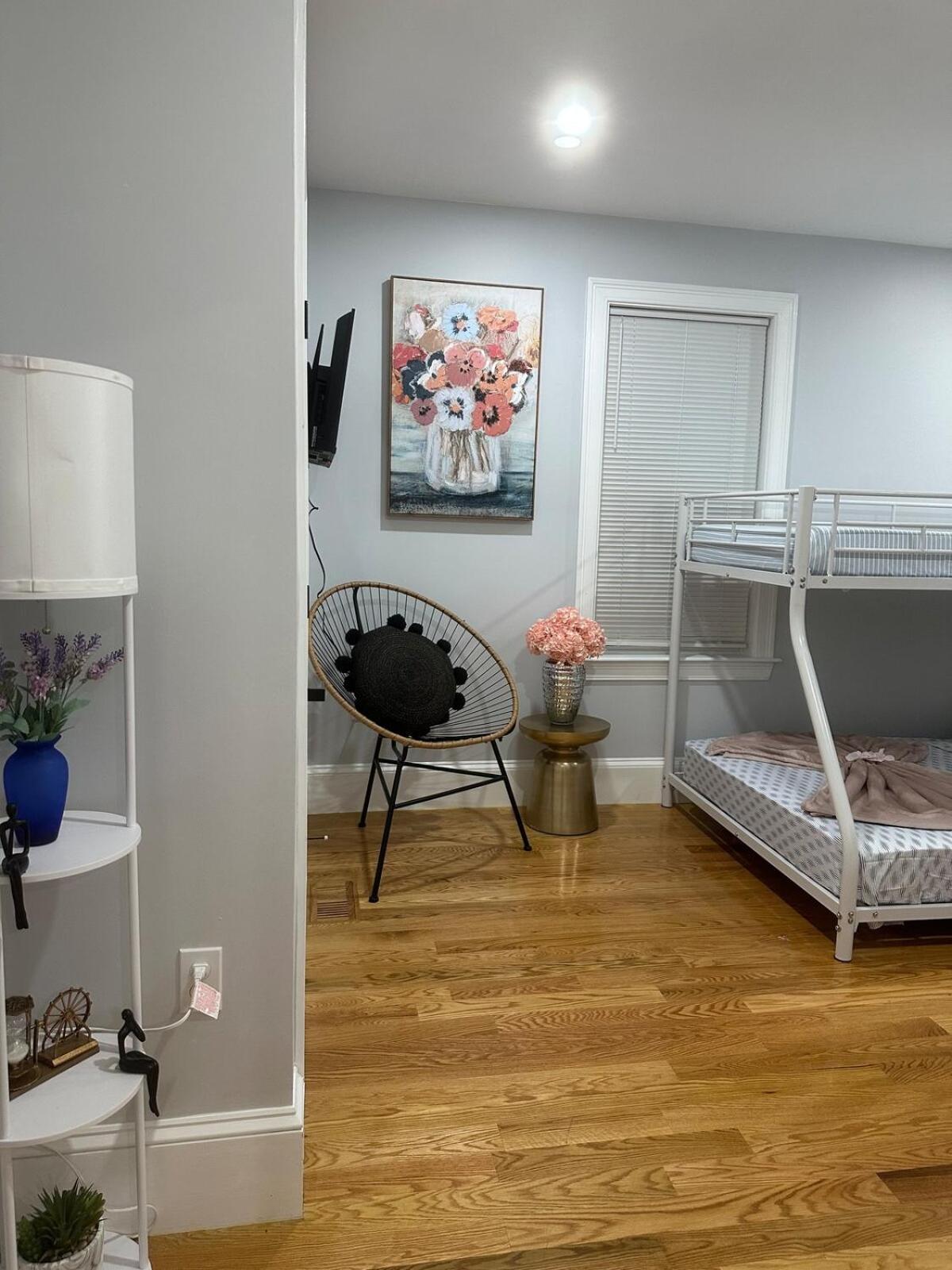 85a Charming Base, 3br, 2ba Ideal For Families Boston