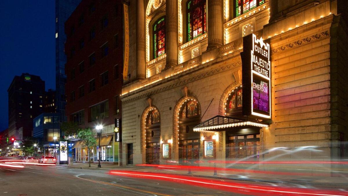 Apartment Downtown Location Famous Nightlife Chinatown With Bed Full Of Promises! Boston