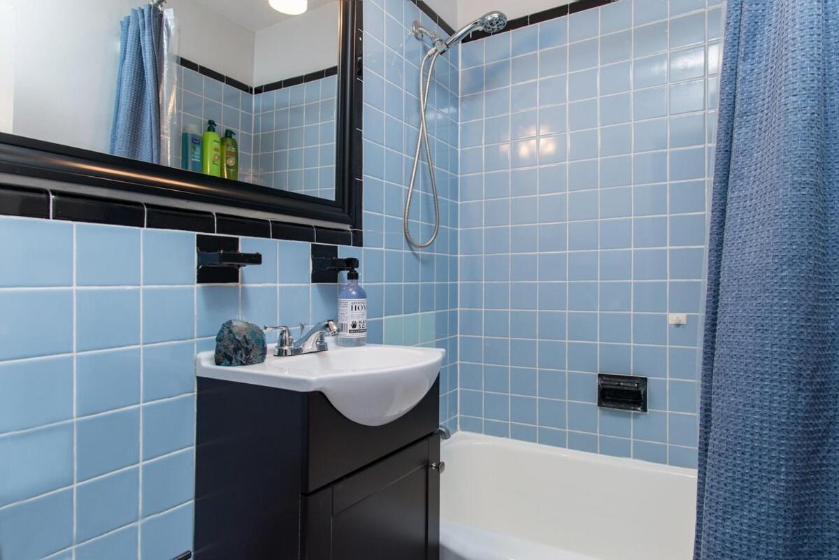 Apartment Downtown Location Famous Nightlife Chinatown With Bed Full Of Promises! Boston