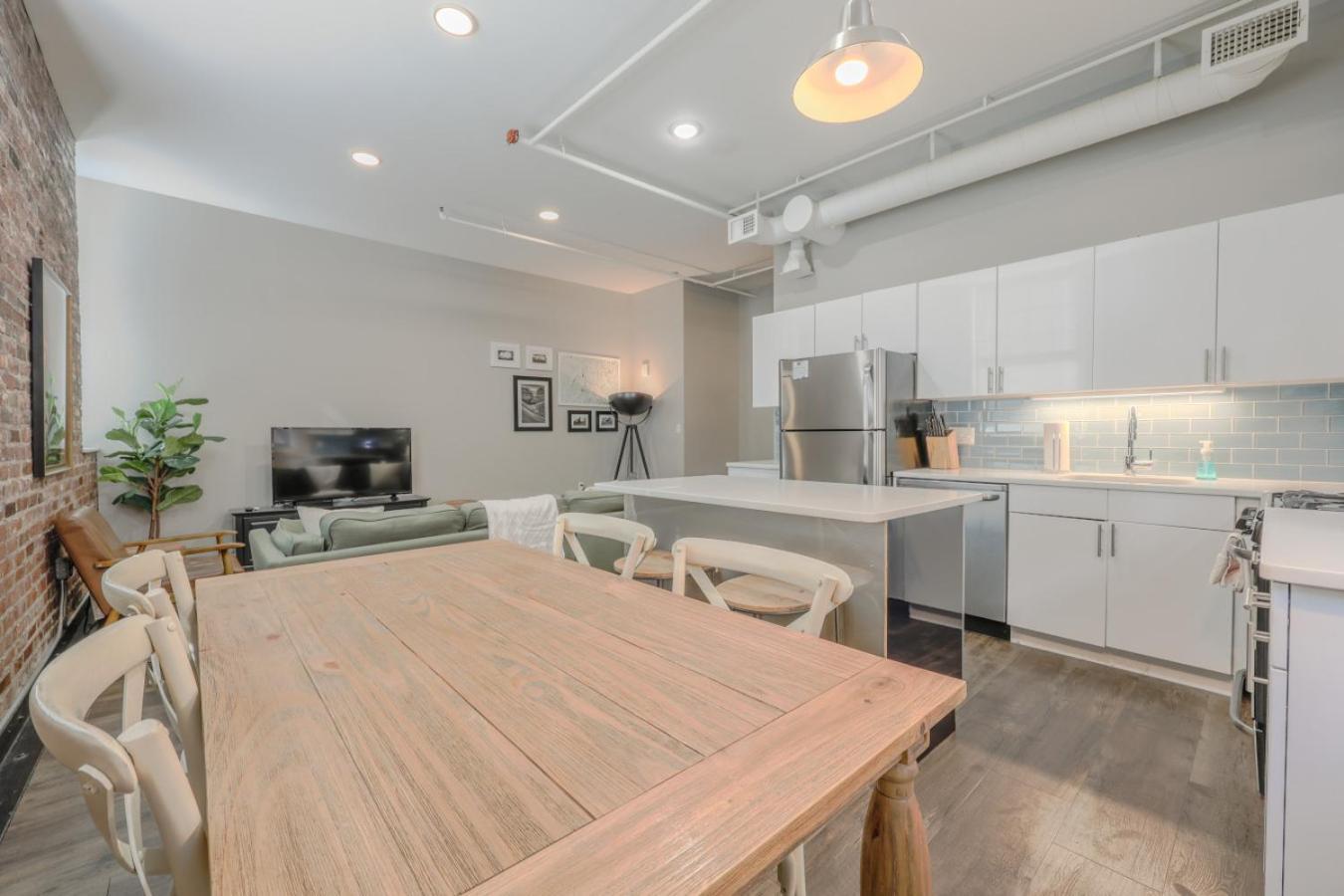 Apartamento Lavishly Designed With Office Close To T *