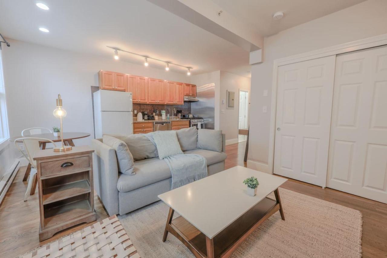 Chic 1 Bed Steps From Common Apartamento *