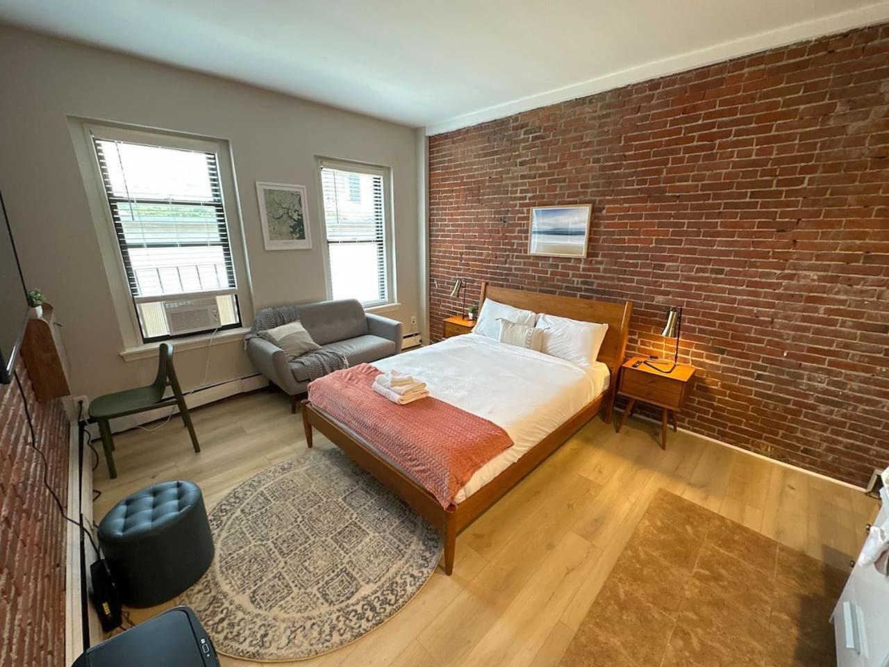 Charming Back Bay Apartment *