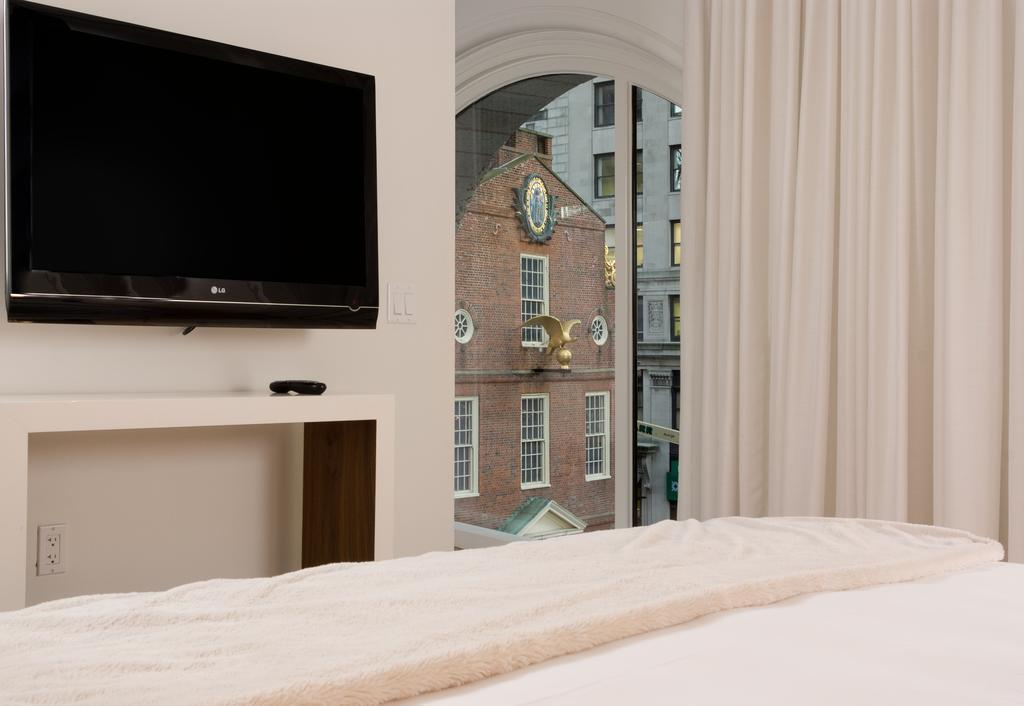 Ames Hotel, Curio Collection By Hilton Hotel