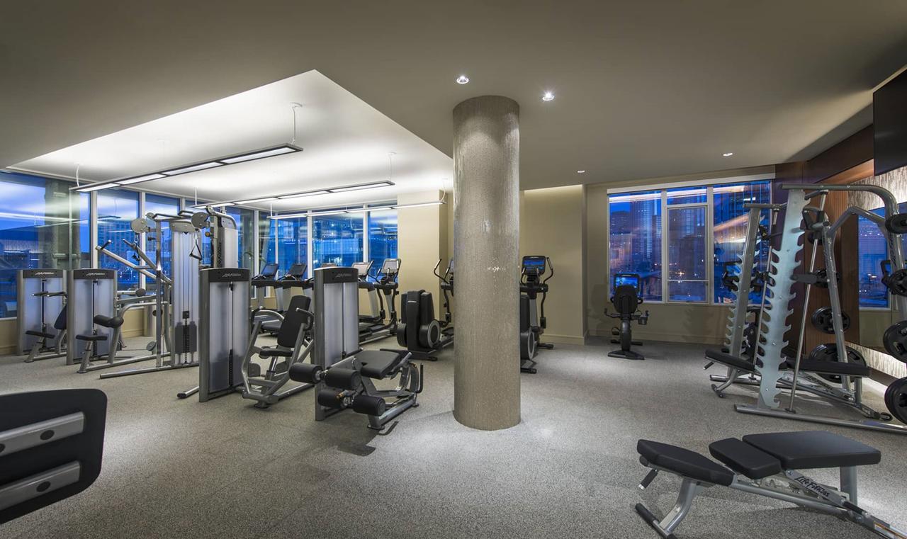 Global Luxury At Seaport Apartment