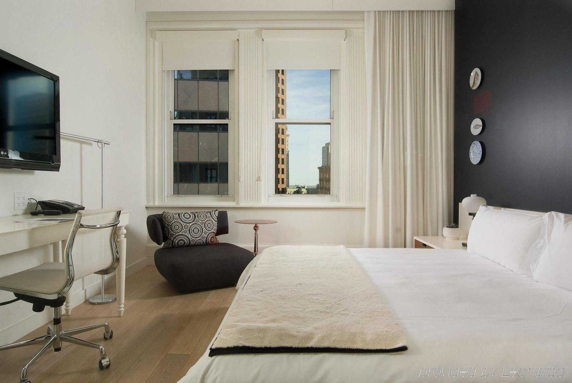 Ames Hotel, Curio Collection By Hilton