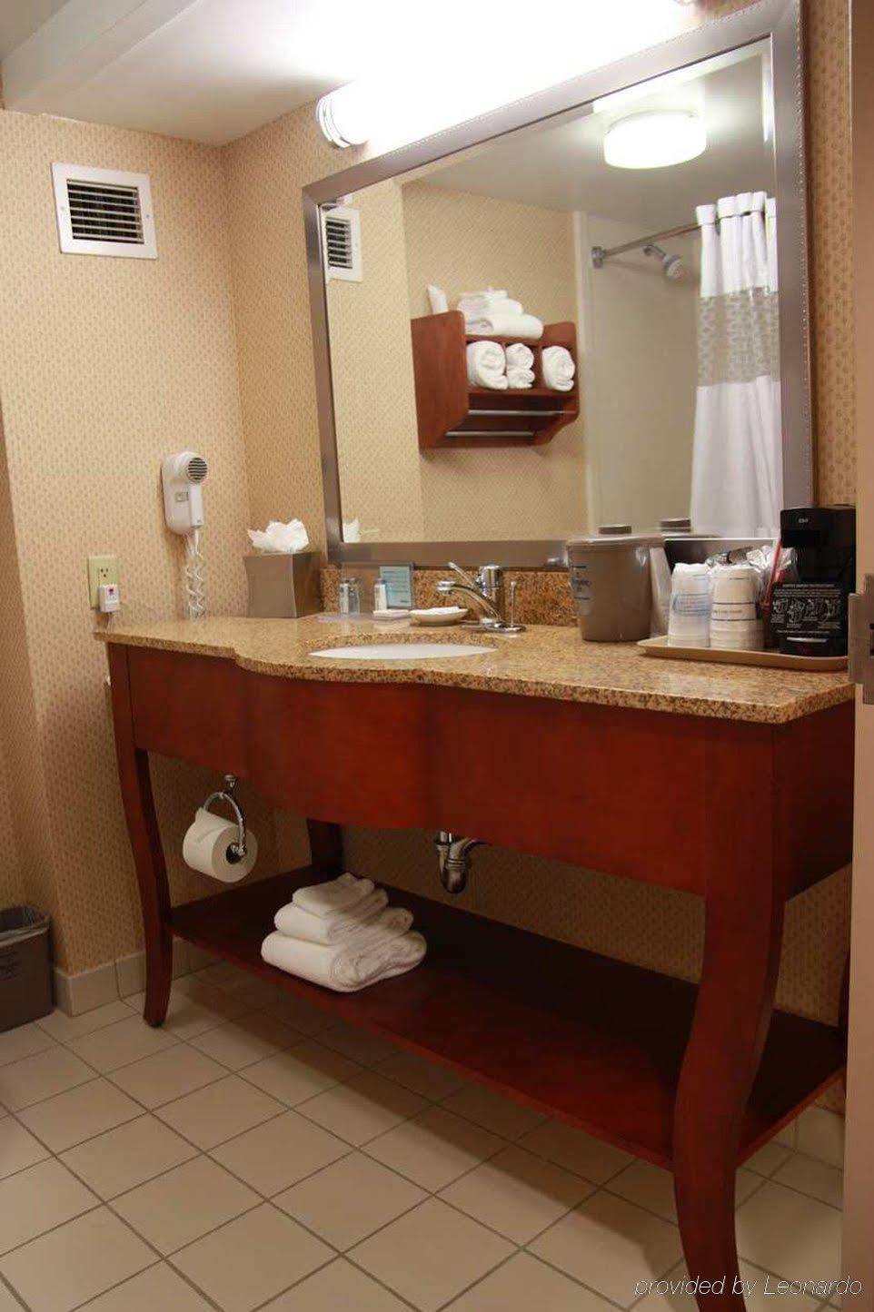 Hotel Hampton Boston Logan Airport 3*
